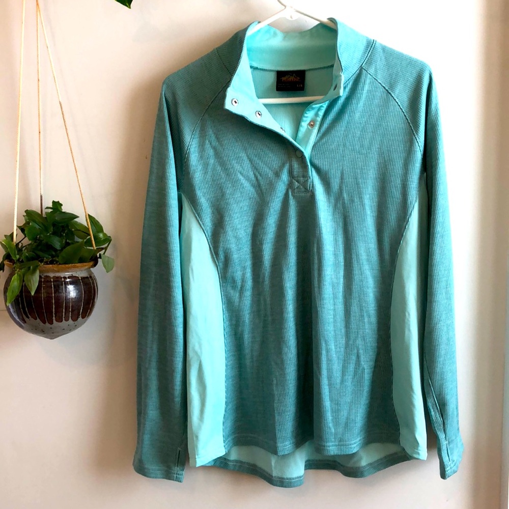 Quarter snap pullover with thumb holes. Pacific Trail size Large teal/blue.